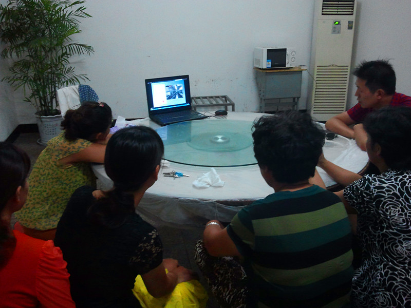 食堂組織全體員工學(xué)習(xí)餐飲服務(wù)食品安全操作規(guī)范 食堂組織全體員工學(xué)習(xí)餐飲服務(wù)食品安全操作規(guī)范