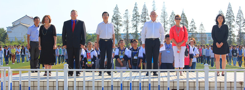 中澳師生參加特別升旗儀式 中澳師生參加特別升旗儀式