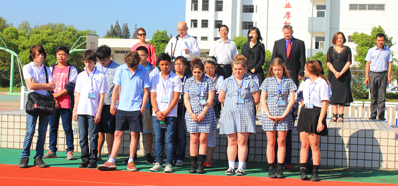 中澳師生參加特別升旗儀式 中澳師生參加特別升旗儀式