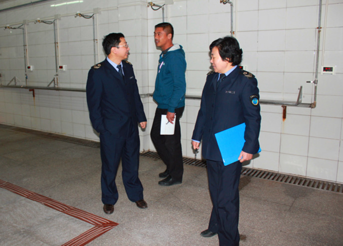 泰州市衛(wèi)生監(jiān)督所領(lǐng)導(dǎo)督查我校衛(wèi)生工作 泰州市衛(wèi)生監(jiān)督所領(lǐng)導(dǎo)督查我校衛(wèi)生工作