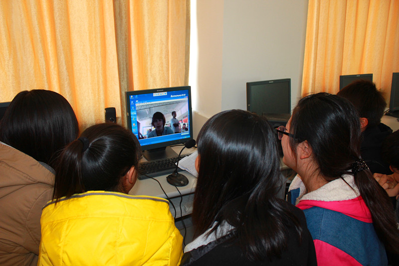 重洋不識(shí)意__網(wǎng)絡(luò)傳真情——泰州實(shí)驗(yàn)中學(xué)與澳大利亞班斯代爾學(xué)校舉行學(xué)生視頻交流會(huì) 重洋不識(shí)意__網(wǎng)絡(luò)傳真情——泰州實(shí)驗(yàn)中學(xué)與澳大利亞班斯代爾學(xué)校舉行學(xué)生視頻交流會(huì)