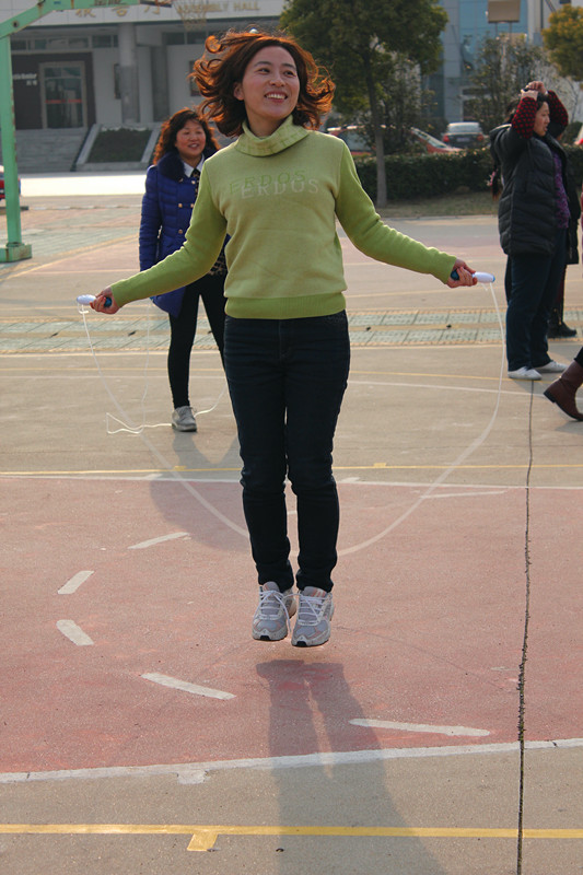 我校舉行了第二屆女教師趣味運(yùn)動(dòng)會(huì) 我校舉行了第二屆女教師趣味運(yùn)動(dòng)會(huì)