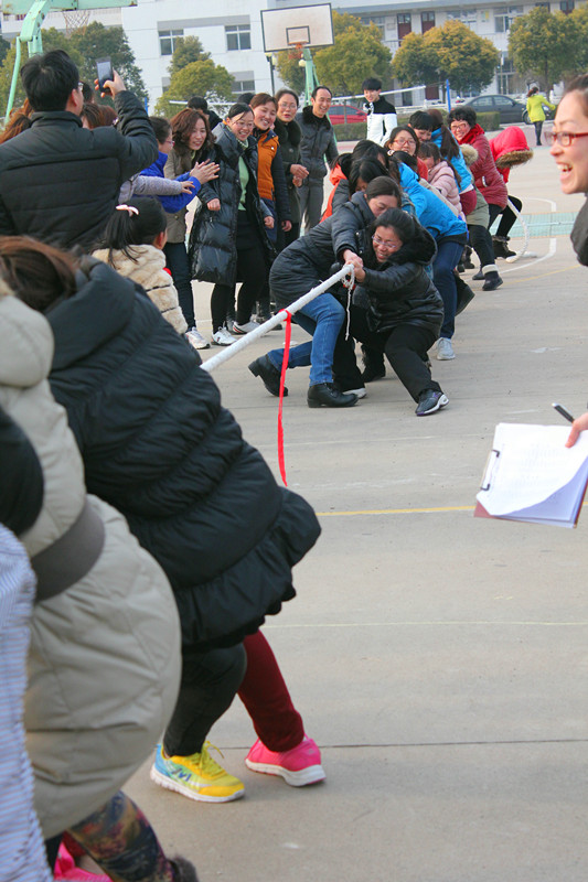 我校舉行了第二屆女教師趣味運(yùn)動(dòng)會(huì) 我校舉行了第二屆女教師趣味運(yùn)動(dòng)會(huì)