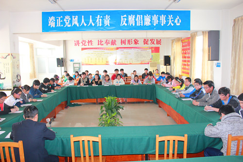 我校召開學(xué)生座談會(huì)和家長座談會(huì)