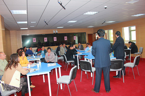 我校召開學(xué)生座談會(huì)和家長座談會(huì)