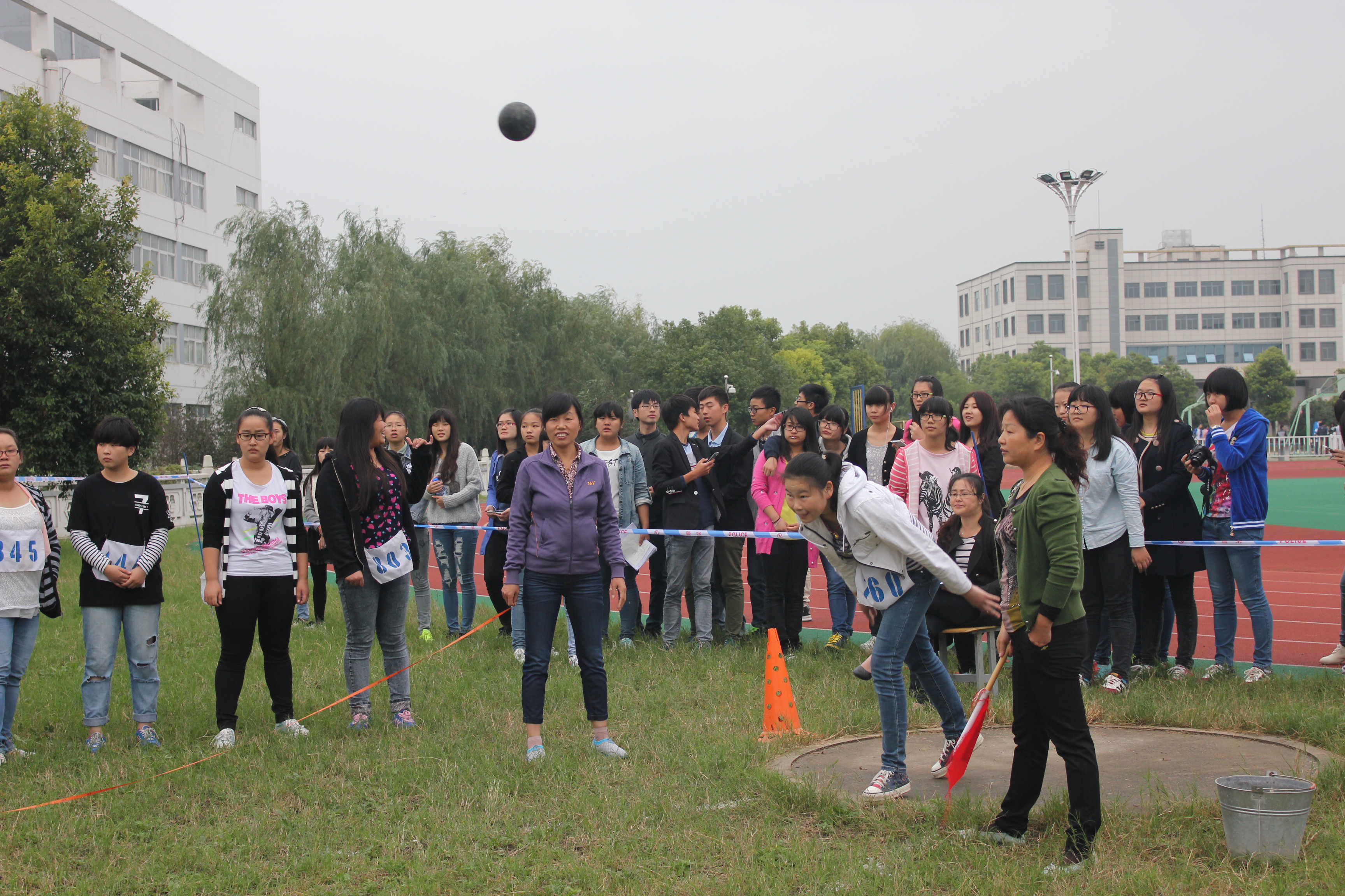 我校隆重召開第十七屆田徑運(yùn)動(dòng)會(huì)