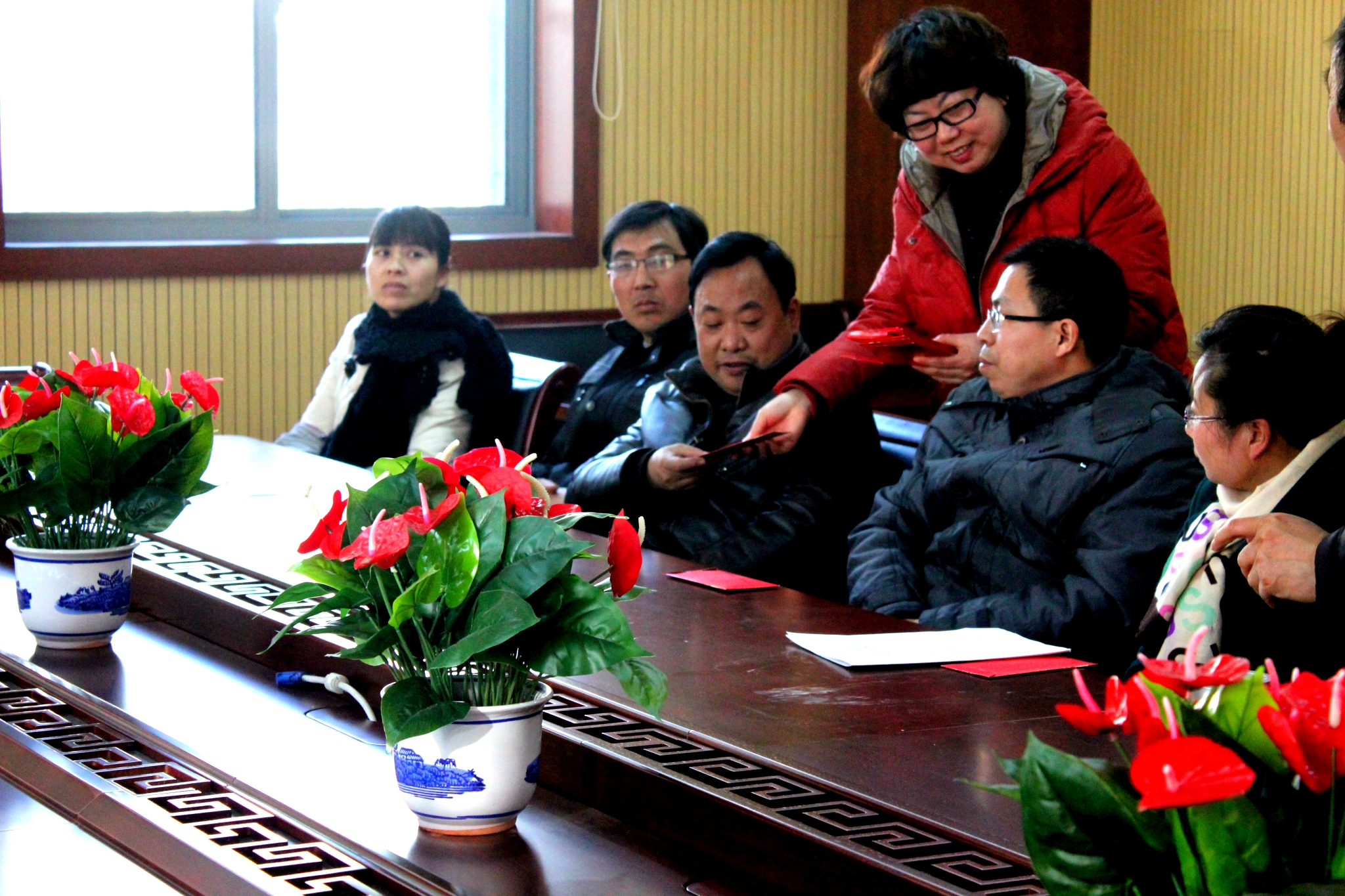 我校開展“工會干部進(jìn)萬家，陽光快車送溫暖”活動