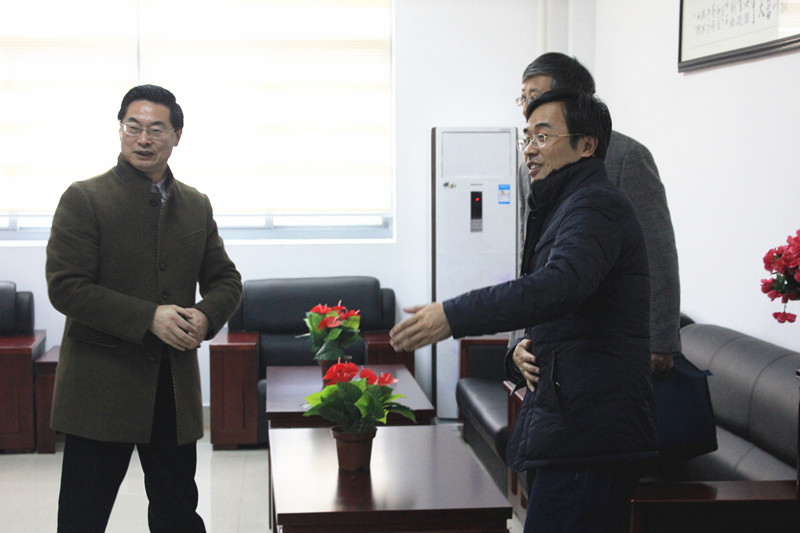 省教育廳專(zhuān)家組來(lái)校視導(dǎo)調(diào)研醫(yī)藥生態(tài)園綜合實(shí)踐省級(jí)課程基地