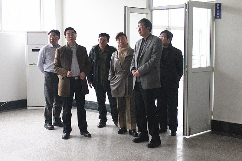 省教育廳專(zhuān)家組來(lái)校視導(dǎo)調(diào)研醫(yī)藥生態(tài)園綜合實(shí)踐省級(jí)課程基地