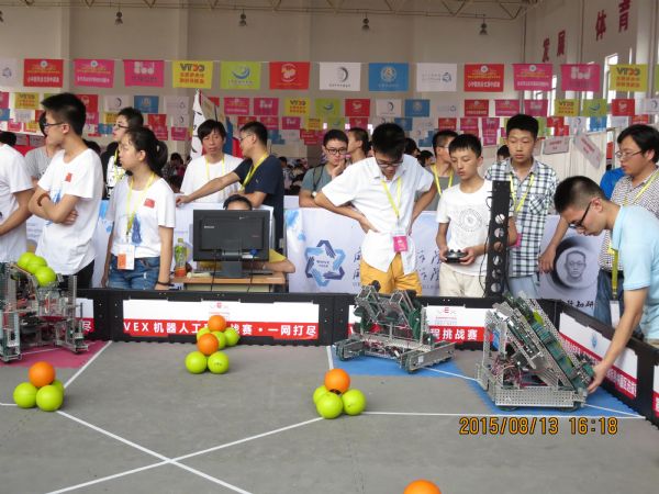 我校VEX機(jī)器人隊(duì)在亞洲機(jī)器人錦標(biāo)賽中國區(qū)選拔賽中再創(chuàng)佳績省科技特色學(xué)校申報(bào)成功