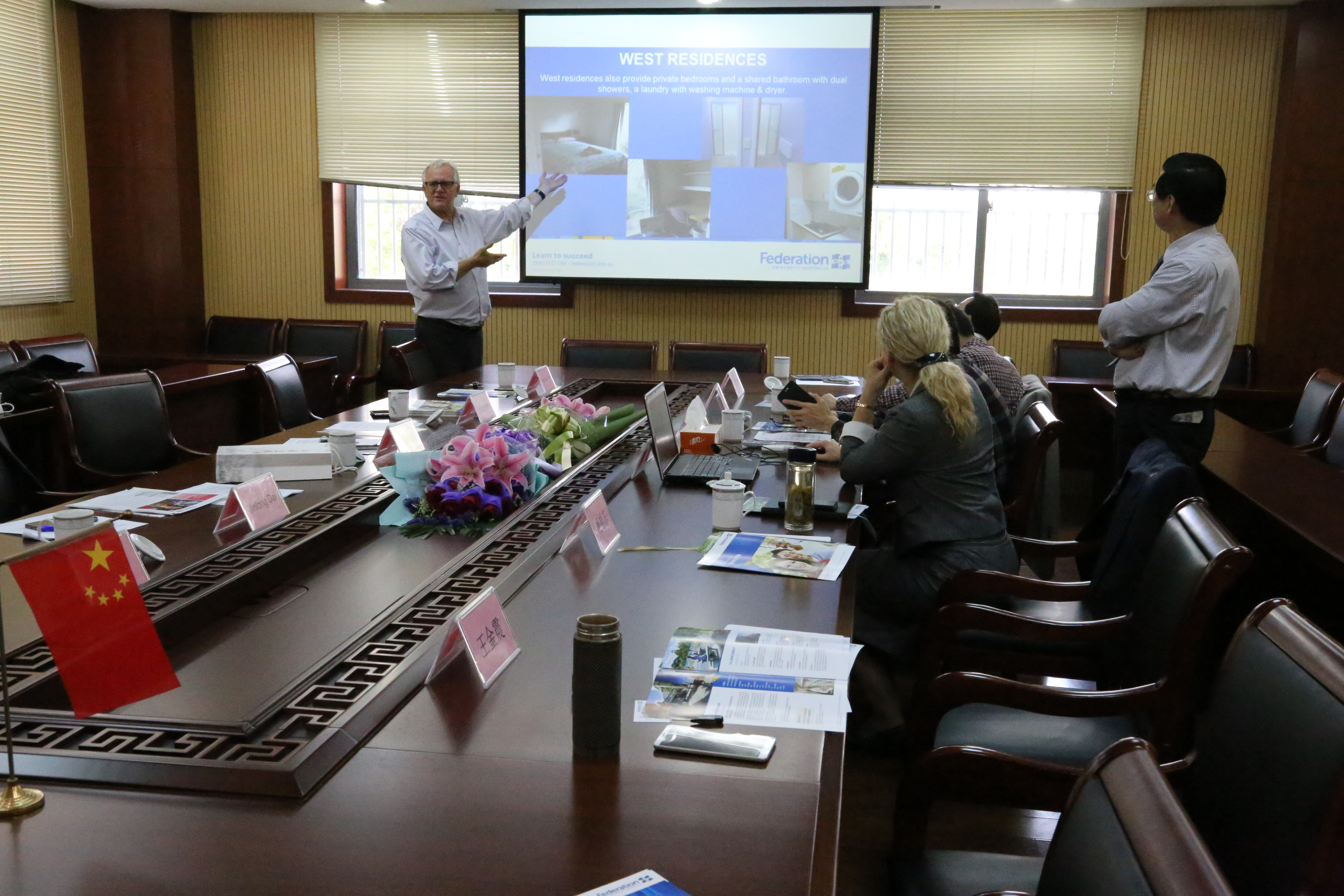 澳大利亞聯(lián)邦大學(xué)吉普斯蘭校區(qū)校長(zhǎng)Harry_Ballis訪問我校