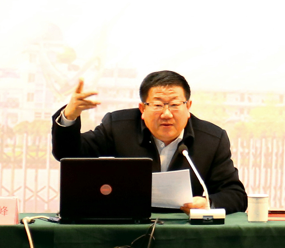 著名作家龐余亮應(yīng)邀來泰州實(shí)驗(yàn)中學(xué)講學(xué) 著名作家龐余亮應(yīng)邀來泰州實(shí)驗(yàn)中學(xué)講學(xué)