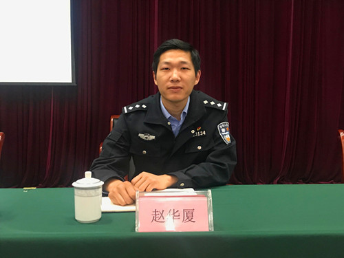 我校開展“預防校園欺凌_共建平安學?！敝v座