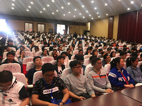 我校開展“預防校園欺凌_共建平安學?！敝v座