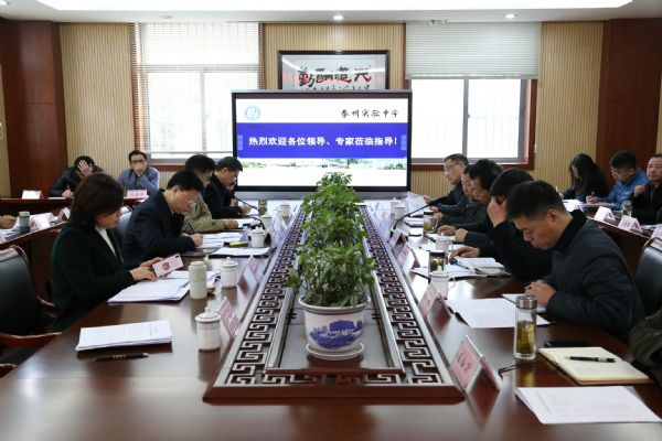 市教育局領(lǐng)導(dǎo)和專(zhuān)家調(diào)研泰州實(shí)驗(yàn)中學(xué)高三教學(xué)工作