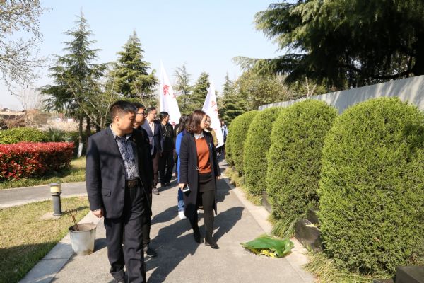 泰州實驗中學開展清明祭掃活動