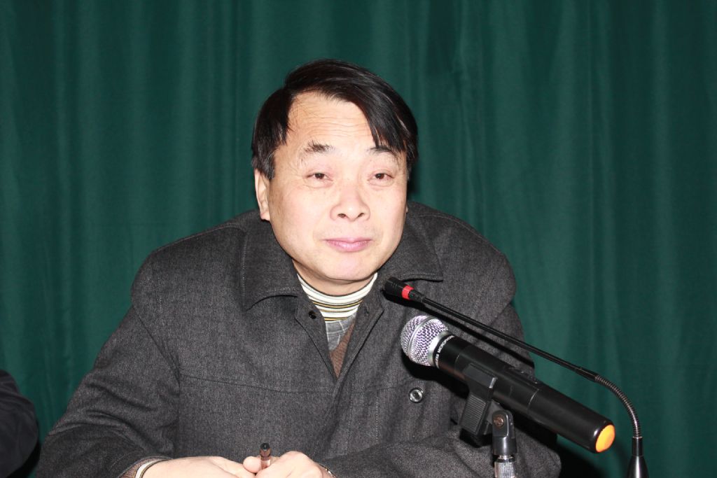 我校召開全體黨員會議學習市教育工委會議精神