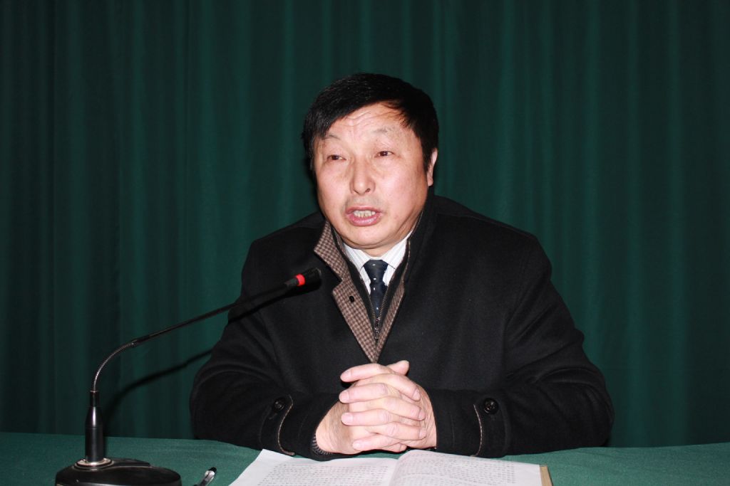 我校召開全體黨員會議學習市教育工委會議精神