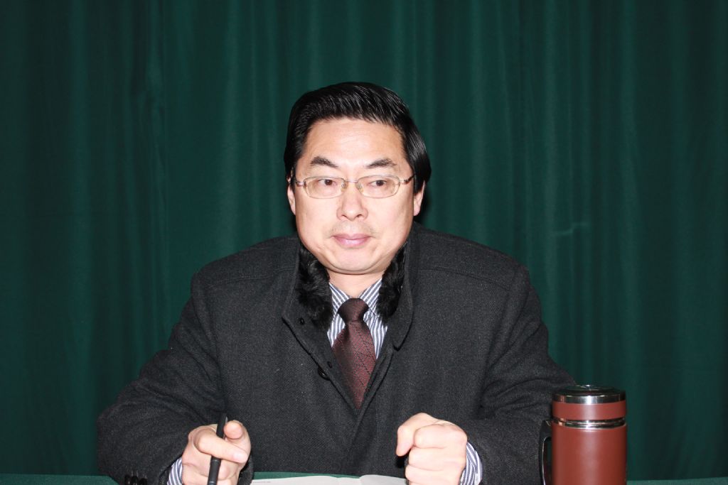 我校召開全體黨員會議學習市教育工委會議精神