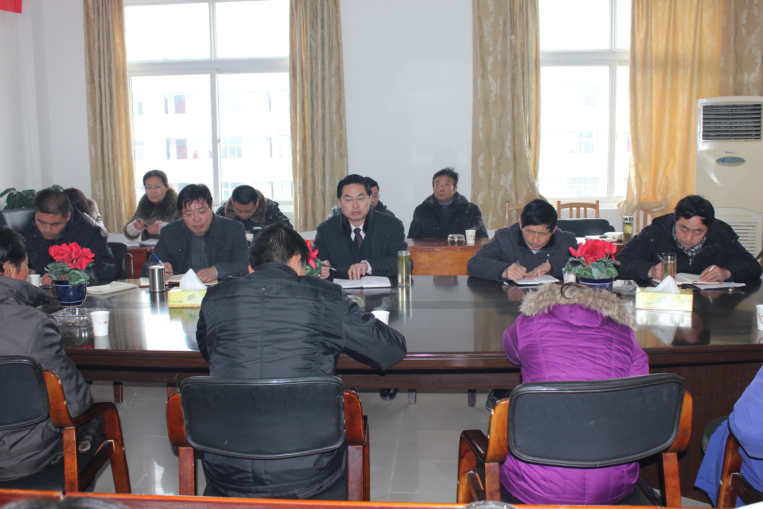 我校召開食堂工作專題會(huì)議