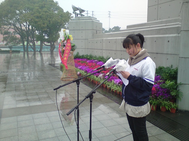 緬懷革命先烈，弘揚(yáng)民族精神—3月30日泰州實(shí)驗(yàn)中學(xué)清明節(jié)祭掃活動