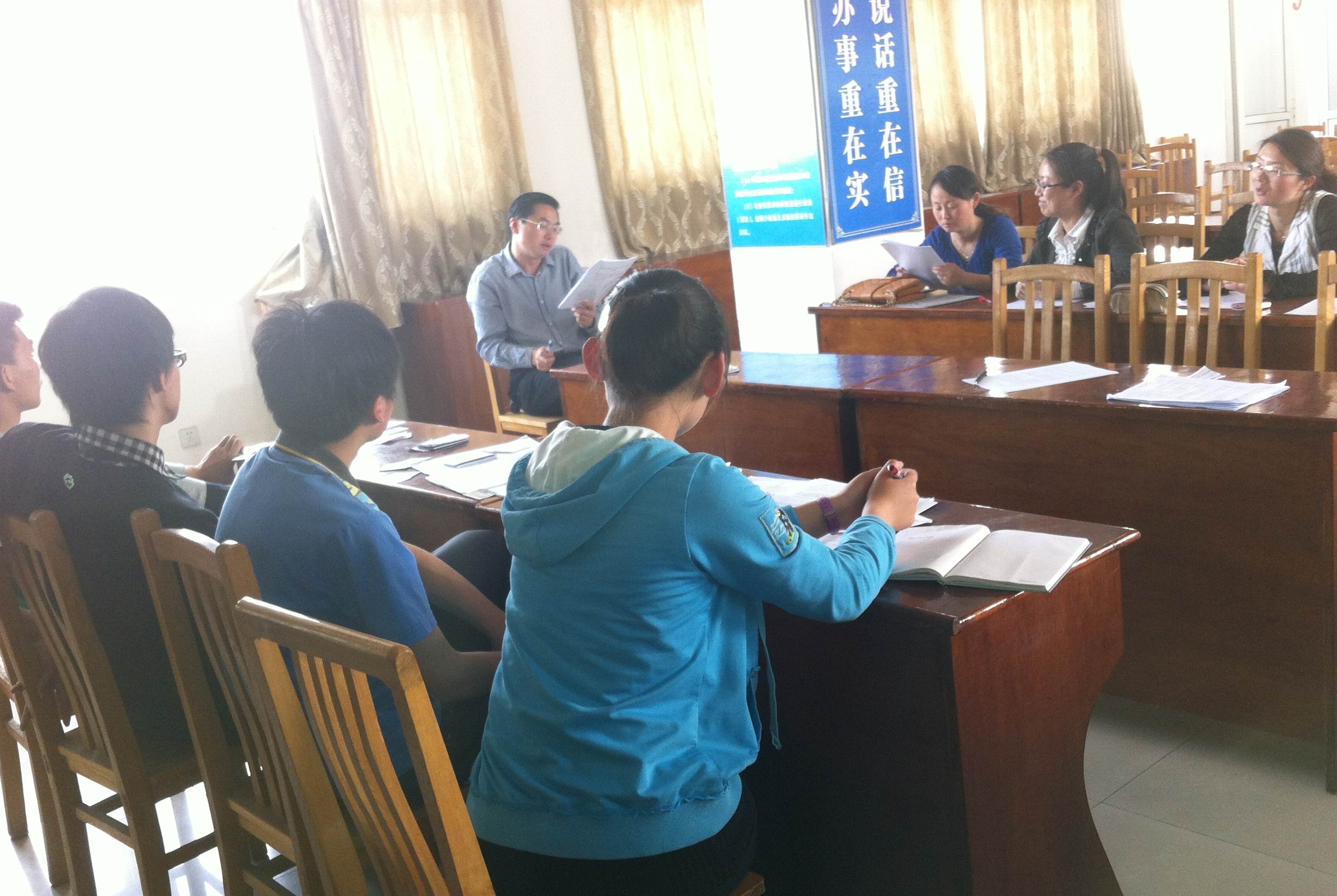 我校學生在泰州市首屆高中辯論賽上斗志昂揚