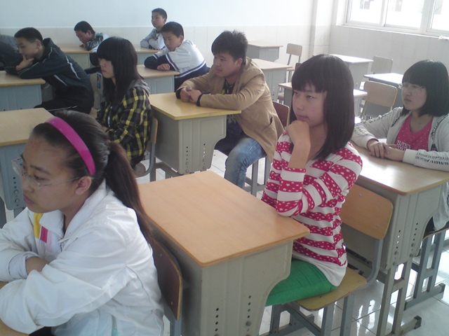 初中語文組開展“天籟軒”社團活動 初中語文組開展“天籟軒”社團活動