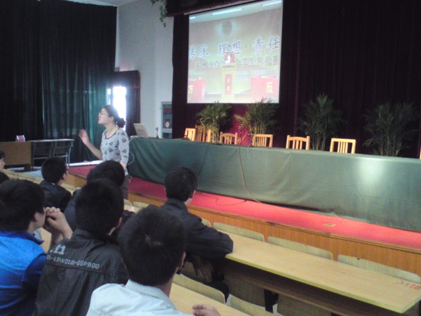 我校組織學(xué)生觀看泰州市首屆高中學(xué)生辯論賽決賽網(wǎng)絡(luò)視頻 我校組織學(xué)生觀看泰州市首屆高中學(xué)生辯論賽決賽網(wǎng)絡(luò)視頻