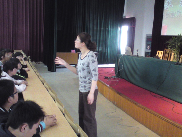 我校組織學(xué)生觀看泰州市首屆高中學(xué)生辯論賽決賽網(wǎng)絡(luò)視頻 我校組織學(xué)生觀看泰州市首屆高中學(xué)生辯論賽決賽網(wǎng)絡(luò)視頻