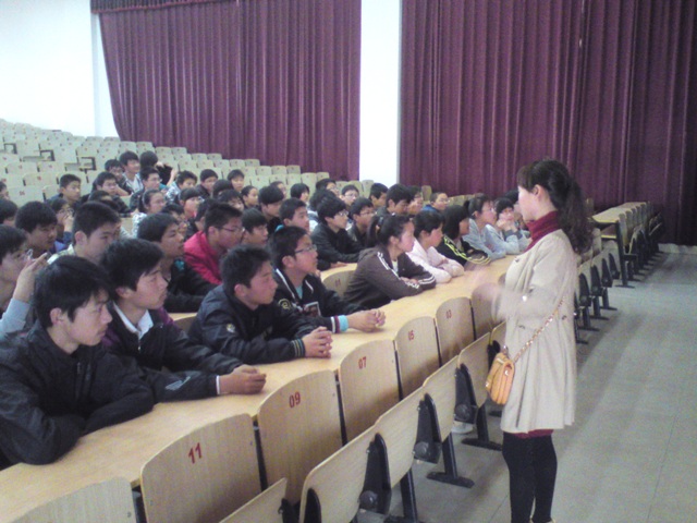 我校組織學(xué)生觀看泰州市首屆高中學(xué)生辯論賽決賽網(wǎng)絡(luò)視頻 我校組織學(xué)生觀看泰州市首屆高中學(xué)生辯論賽決賽網(wǎng)絡(luò)視頻