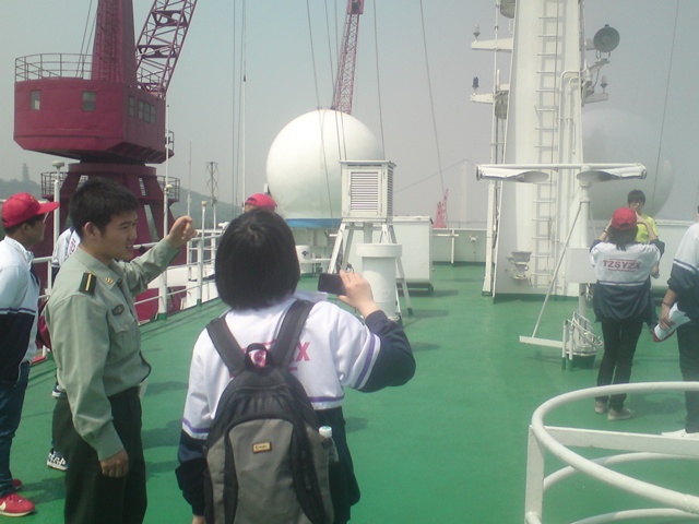 綜合實(shí)踐活動(dòng)—師生參觀“遠(yuǎn)望二號”測量船 綜合實(shí)踐活動(dòng)—師生參觀“遠(yuǎn)望二號”測量船