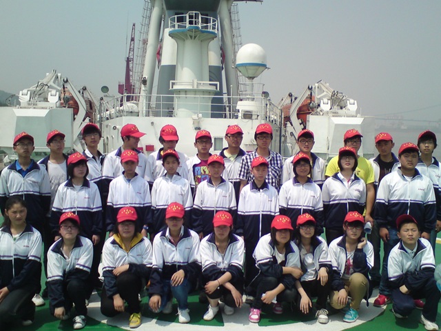 綜合實(shí)踐活動(dòng)—師生參觀“遠(yuǎn)望二號”測量船 綜合實(shí)踐活動(dòng)—師生參觀“遠(yuǎn)望二號”測量船