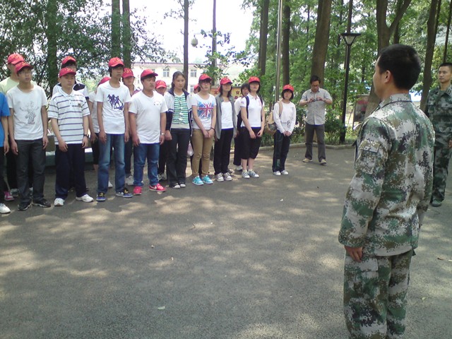 綜合實(shí)踐活動(dòng)—師生參觀“遠(yuǎn)望二號”測量船 綜合實(shí)踐活動(dòng)—師生參觀“遠(yuǎn)望二號”測量船