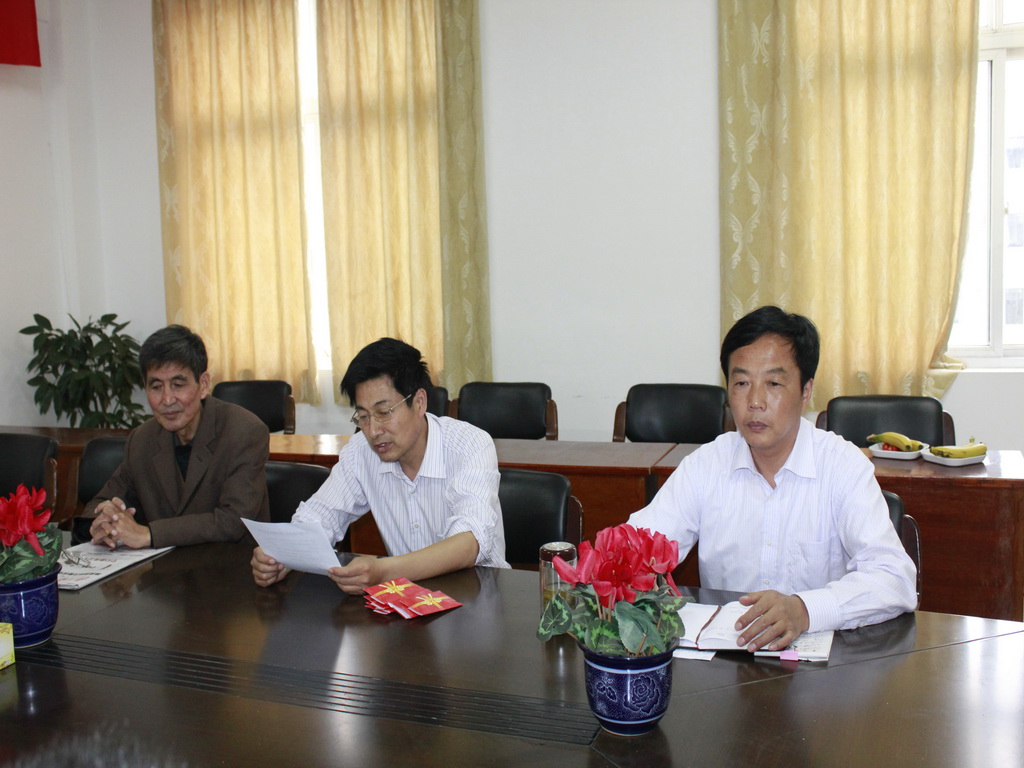 我校開(kāi)展“陽(yáng)光快車(chē)服務(wù)”助困慰問(wèn)活動(dòng) 我校開(kāi)展“陽(yáng)光快車(chē)服務(wù)”助困慰問(wèn)活動(dòng)