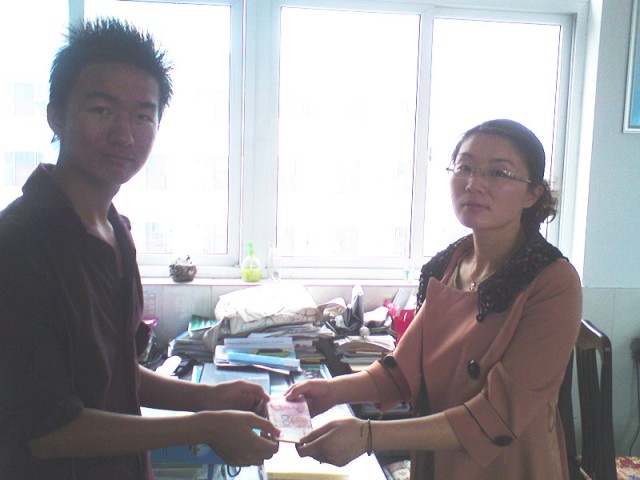 泰州實(shí)驗(yàn)中學(xué)兩名畢業(yè)生獲愛心捐助