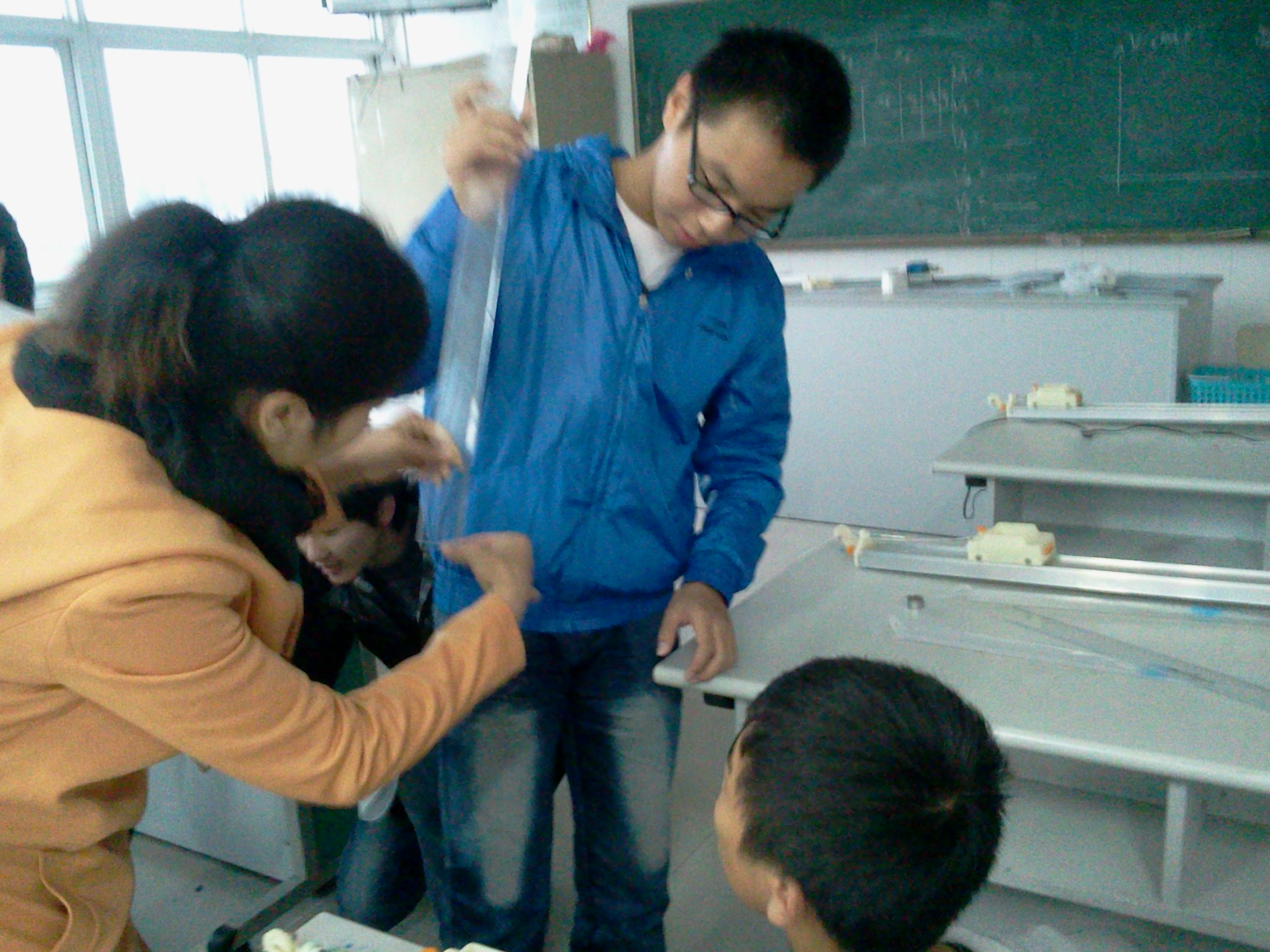 “愛因思維”社團活動——測測你的反應時間 “愛因思維”社團活動——測測你的反應時間