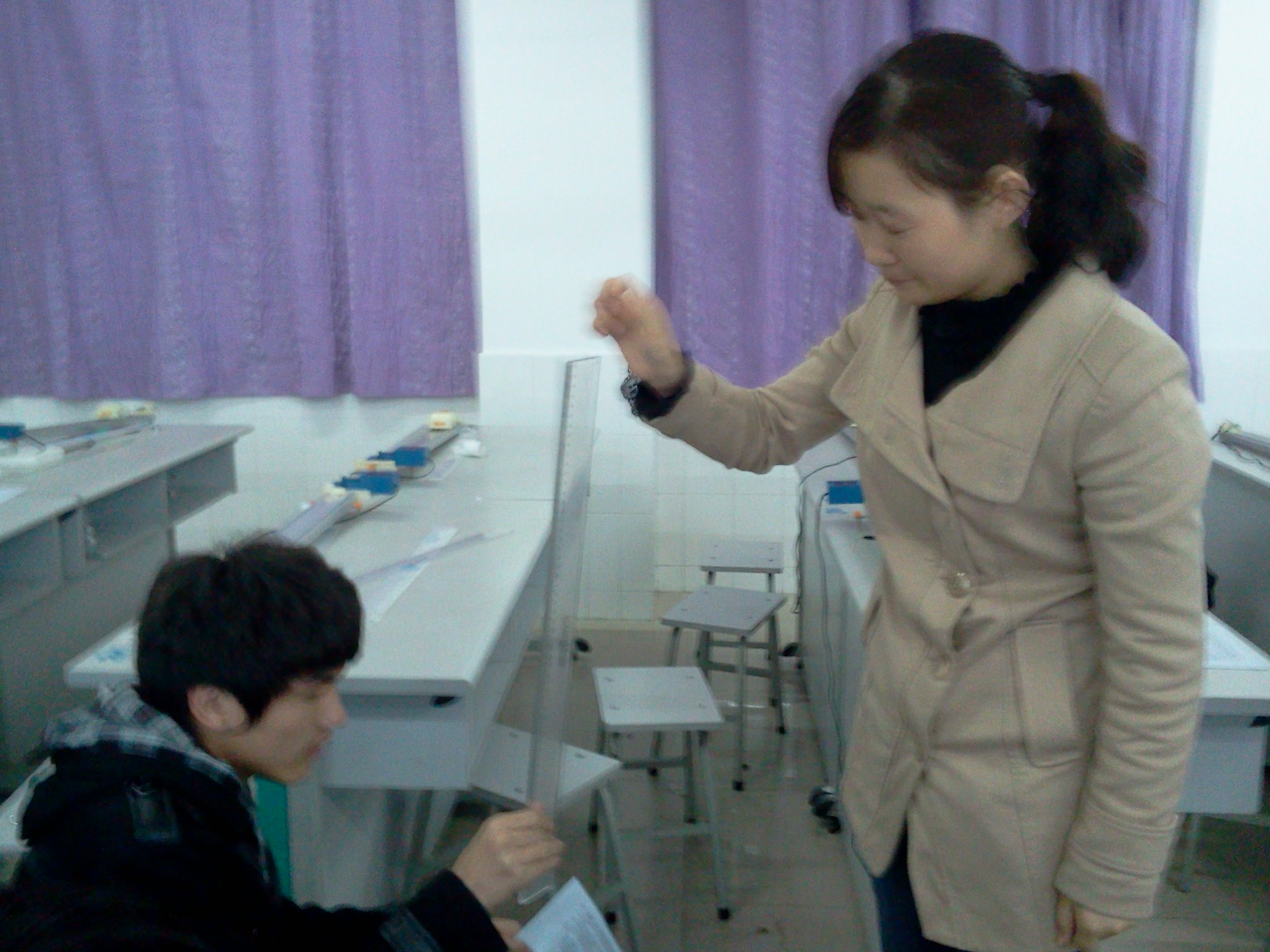 “愛因思維”社團活動——測測你的反應時間 “愛因思維”社團活動——測測你的反應時間