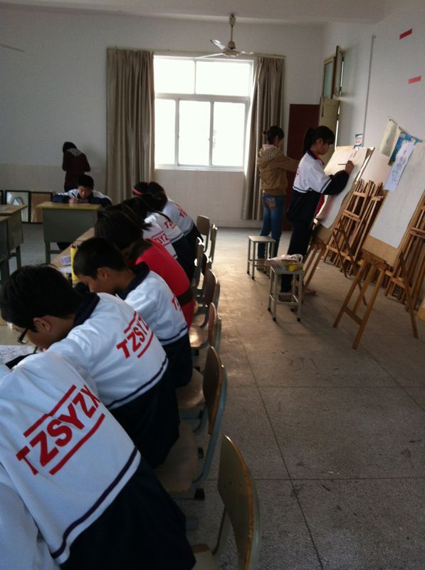 “繪彩”美術(shù)社團(tuán)活動(dòng) “繪彩”美術(shù)社團(tuán)活動(dòng)