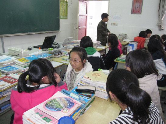 “碧海藍(lán)天”環(huán)保社社團(tuán)活動(dòng)——認(rèn)識(shí)環(huán)境 “碧海藍(lán)天”環(huán)保社社團(tuán)活動(dòng)——認(rèn)識(shí)環(huán)境