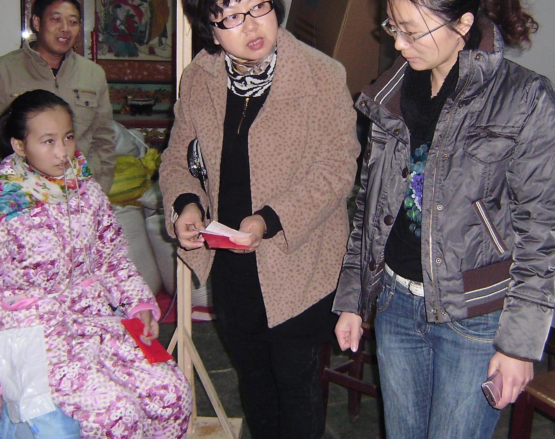 團(tuán)委組織探望困難學(xué)生李燕 團(tuán)委組織探望困難學(xué)生李燕