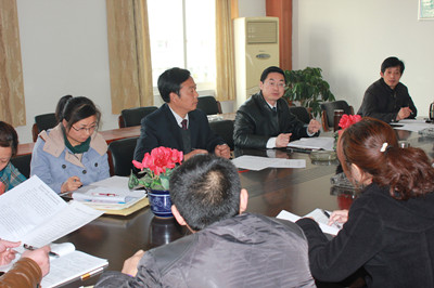 我校開展“立足崗位踐行先進(jìn)性、保持純潔性”專題大討論活動(dòng)的推進(jìn)會(huì)