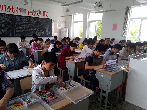 “電子百拼”科技活動興趣小組培訓如火如荼地進行 “電子百拼”科技活動興趣小組培訓如火如荼地進行