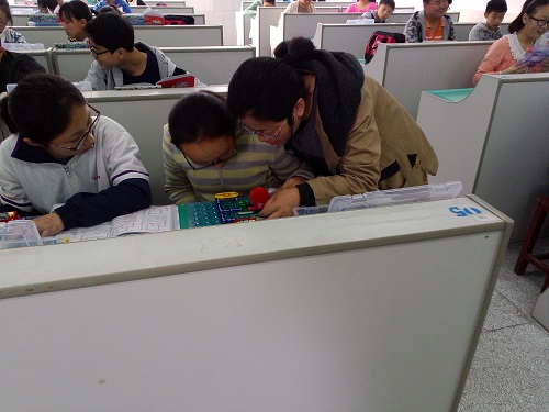 “電子百拼”科技活動興趣小組培訓如火如荼地進行 “電子百拼”科技活動興趣小組培訓如火如荼地進行