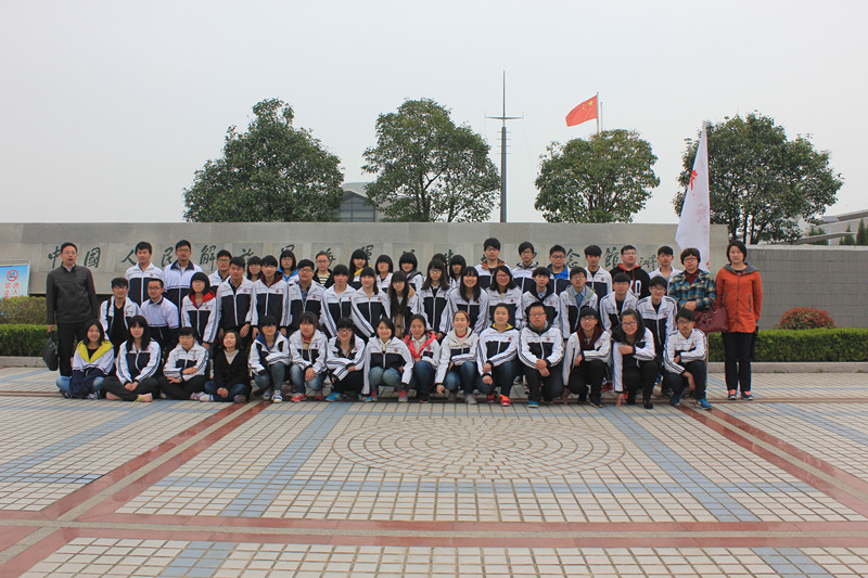 泰州實(shí)驗(yàn)中學(xué)2015年“尋找紅色足跡”之參觀海軍誕生地紀(jì)念館 泰州實(shí)驗(yàn)中學(xué)2015年“尋找紅色足跡”之參觀海軍誕生地紀(jì)念館
