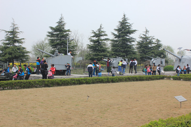 泰州實(shí)驗(yàn)中學(xué)2015年“尋找紅色足跡”之參觀海軍誕生地紀(jì)念館 泰州實(shí)驗(yàn)中學(xué)2015年“尋找紅色足跡”之參觀海軍誕生地紀(jì)念館