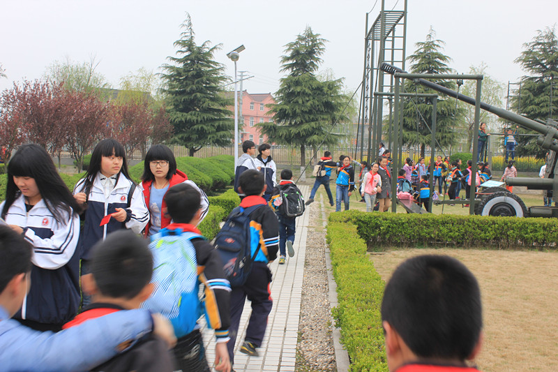 泰州實(shí)驗(yàn)中學(xué)2015年“尋找紅色足跡”之參觀海軍誕生地紀(jì)念館 泰州實(shí)驗(yàn)中學(xué)2015年“尋找紅色足跡”之參觀海軍誕生地紀(jì)念館