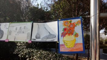 我校繪彩社團(tuán)開展美術(shù)畫展活動 我校繪彩社團(tuán)開展美術(shù)畫展活動