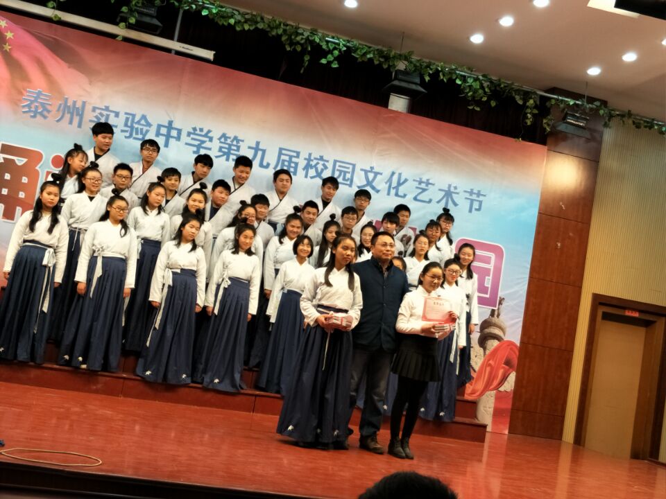 誦讀詩(shī)意校園，經(jīng)典砥礪人生----記我校第九屆校園文化藝術(shù)節(jié)拉開(kāi)帷幕