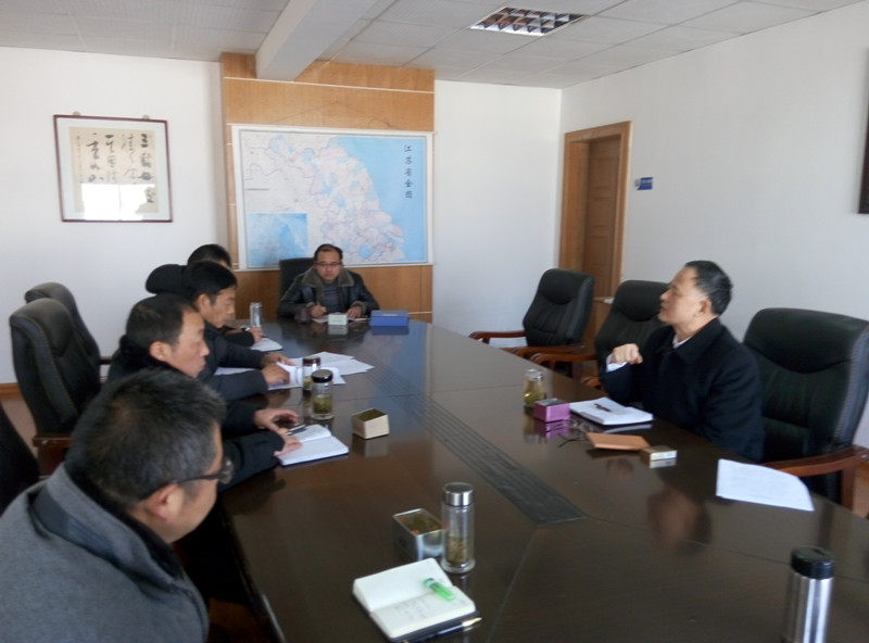 泰州實(shí)驗(yàn)中學(xué)召開2107年度領(lǐng)導(dǎo)班子專題民主生活會(huì)